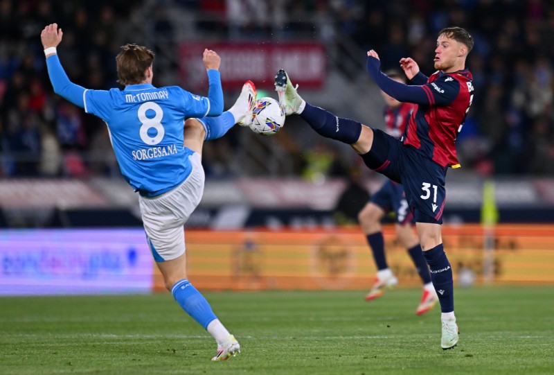 Napoli được đánh giá cao hơn Bologna